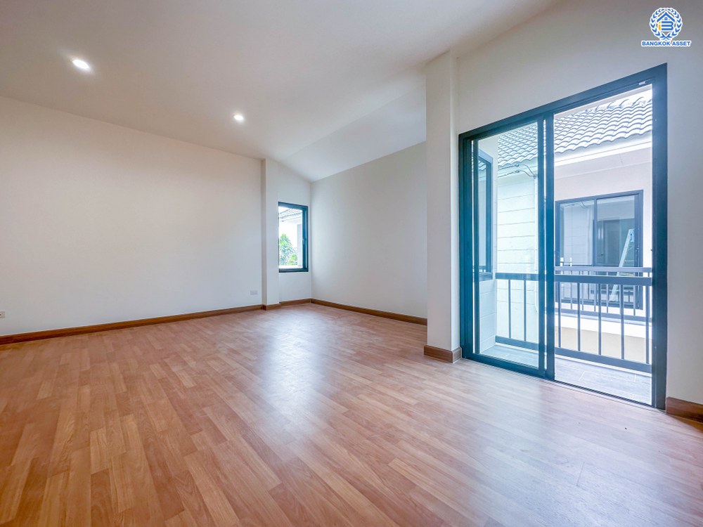 บ้านมือสองตกแต่งใหม่ โครงการ มณธานี บางแค ดีไซน์หรูหรา เนื้อที่กว้าง 63.90 ตร.ว. ฟังก์ชัน 3 ห้องนอน 3 ห้องน้ำ 2 ที่จอดรถ ฟังก์ชันครบตอบทุกไลฟ์สไตล์ บนทำเลศักยภาพ เชื่อมต่อถนนกาญจนาภิเษก ใกล้เดอะมอลล์บางแค ใกล้รถไฟฟ้าสายสีน้ำเงิน "สถานีหลักสอง" และจุดขึ้นทางด่วน "กาญจนาภิเษก"